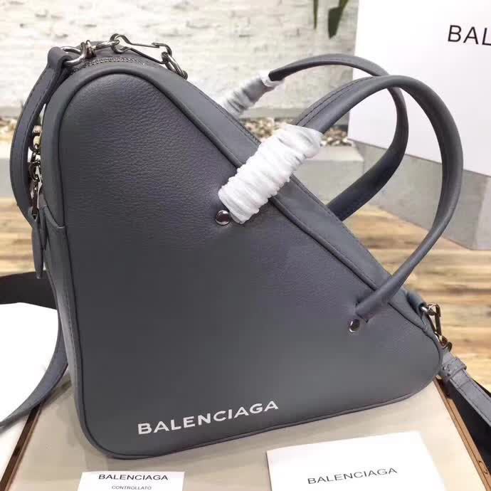 BALENCIAG巴黎世家 Balenciaga TRIANGLE DUFFLE L 三角包小號  BL1260